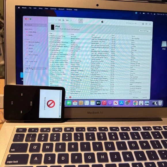 iPod Model:A1136 5thGen 80GB Blk Tested Good w/7233 Songs Good Battery Read Info - Picture 9 of 16